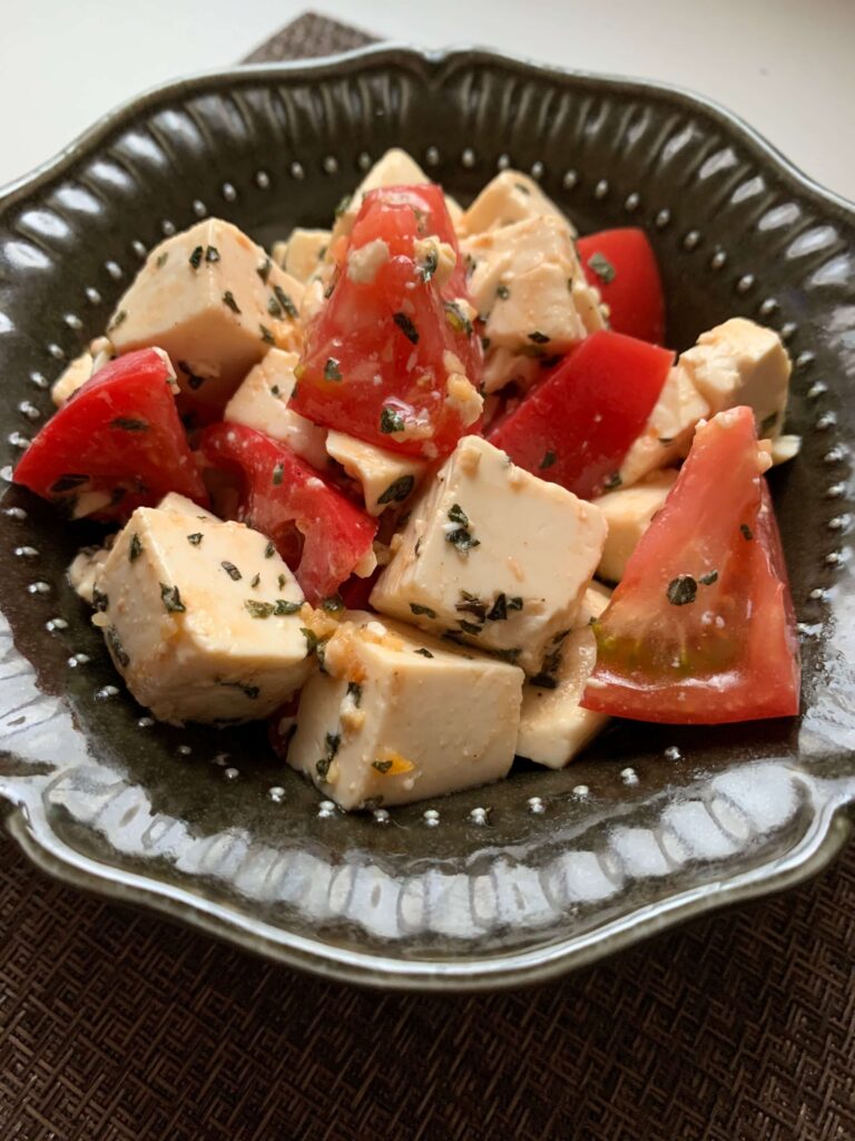 ヘルシーなイタリアンおつまみ 豆腐とトマトのバジル和え | シェルファcook